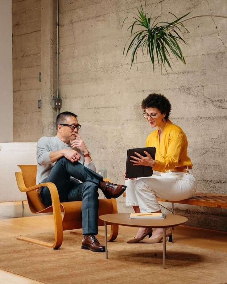 Two colleagues talking through an idea
